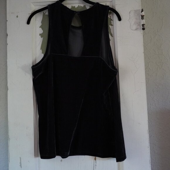 Banana Republic Large Sleeveless Blouse - Picture 2 of 7